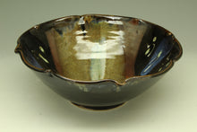Load image into Gallery viewer, fluted bowl