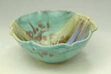 Load image into Gallery viewer, 4.5 cups Handmade serving bowl in turquoise