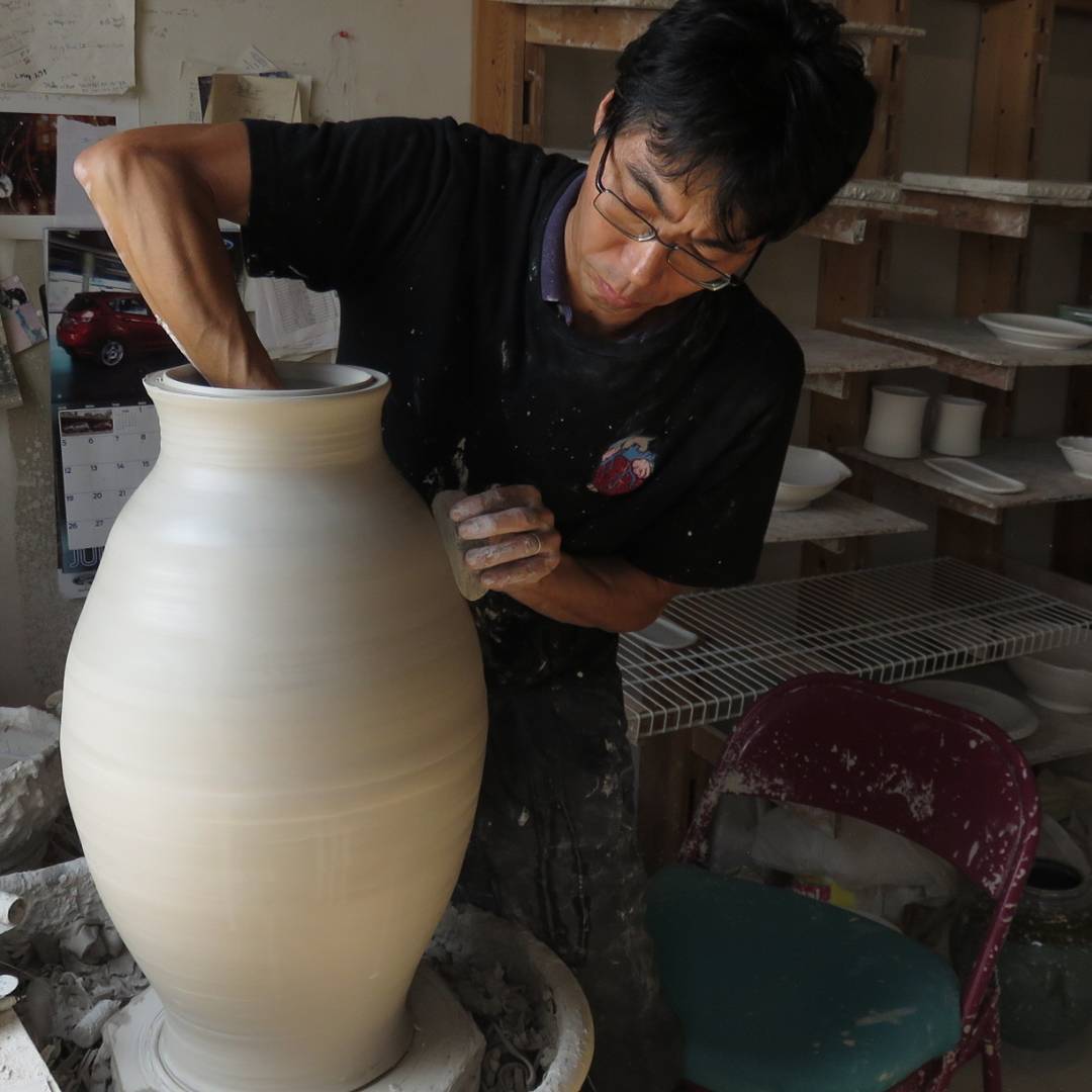 Throwing a large vase on a wheel